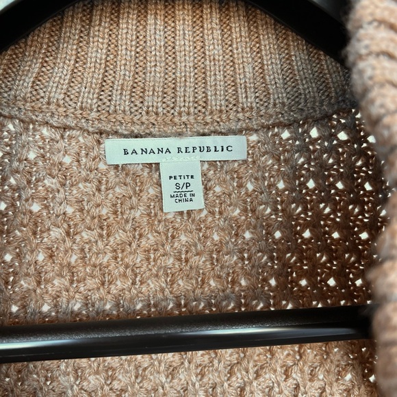 BANANA REPUBLIC • Sweaters 
Size S • Excellent condition - Picture 5 of 9